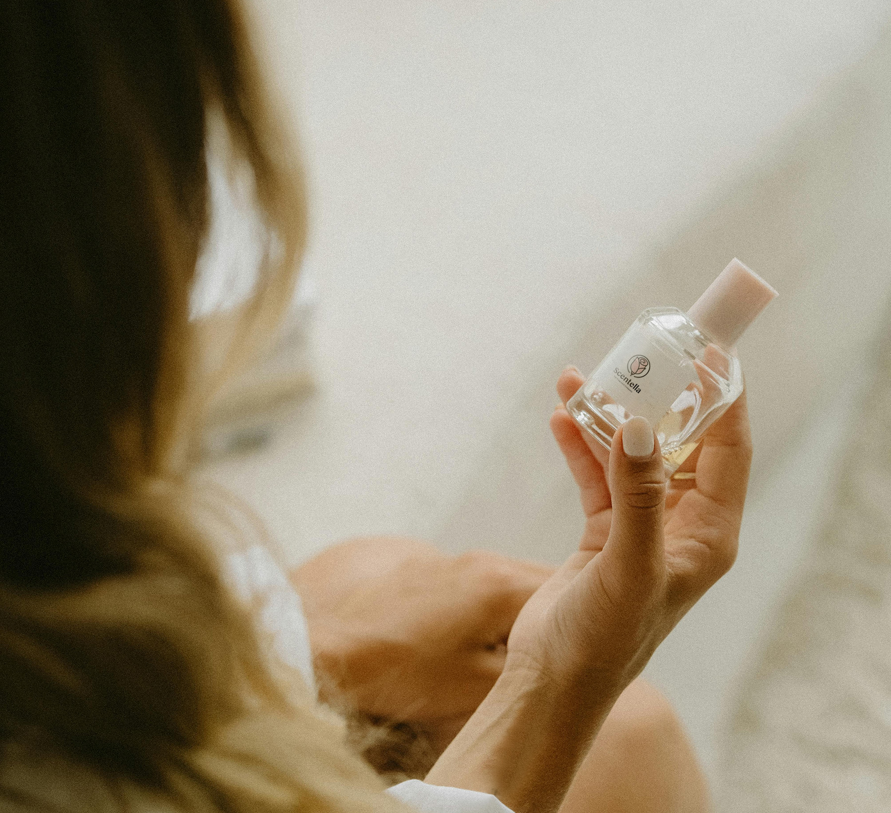 The Art of Scent Blending: How to Create Your Own Signature Fragrance with Scentella Oils - Scentella